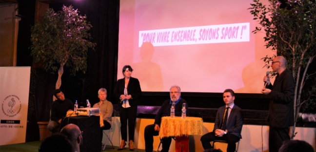 Table ronde avec (de gauche à droite) Brahim Naît-Balk, Sylvie Thivet, François Charrasse et Corentin Bob et à l’animation, Arielle Boulin-Prat et Frédéric Fort.