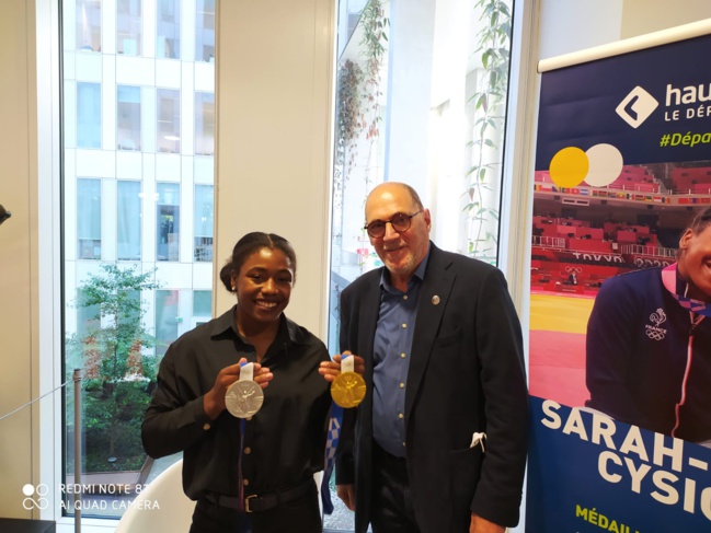 La judokate Sarah-Léonie Cysique, double médaillée et Jean Di Meo, président du CDOS 92.